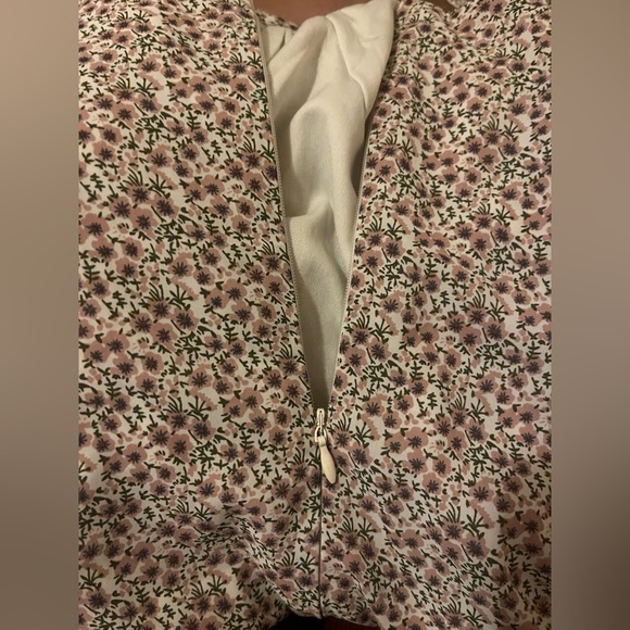 Beautiful floral short dress - Picture 3 of 9